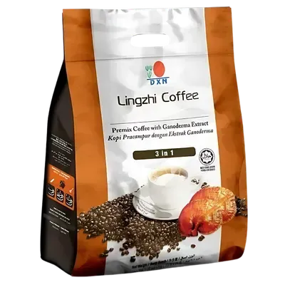 Una taza de Café Lingzhi 3 en 1 de DXN, humeante y lista para disfrutar, como parte de un ritual matutino de bienestar.